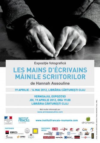 LES MAINS D’ÉCRIVAINS / MÂINILE SCRIITORILOR expoziţie foto de Hannah ASSOULINE