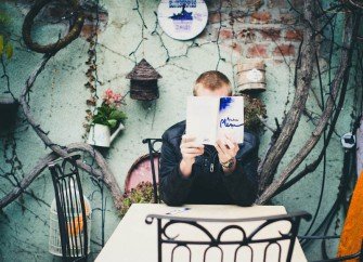 Despre Oameni şi cărţi