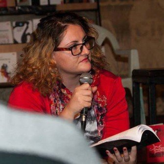 Miruna Vlada: “Partea frumoasă a poeziei e că nu trebuie să îți pună problema dacă oamenii din ea există sau nu în carne și oase”