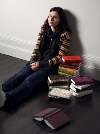 Coralie Bickford-Smith: Îmi place la nebunie să mă joc cu modelul, forma, culoarea și textura