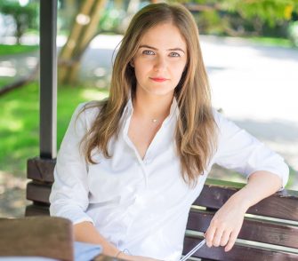 Voluntari pentru citit: Cu Valentina Roman despre Festivalul NARATIV