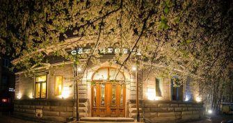 Vești din Cărturești: o primăvară neobișnuită