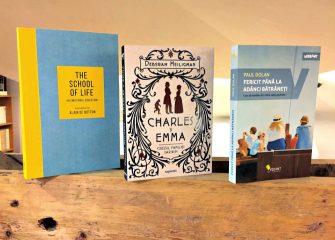 Un filozof, un economist și un biograf intră într-o librărie…