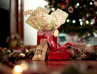 30+ Idei de cadouri de Crăciun pentru persoanele dragi: alegeri inspirate care vor aduce bucurie de sărbători