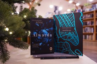 Idei de cadouri pentru pasionații de poezie