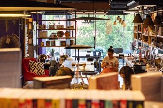 Move your office to Cărturești!