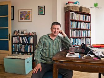 Bibliotecă de scriitor – Philip Ó Ceallaigh:  „Vreau compania cărților care sunt o parte din viața mea”