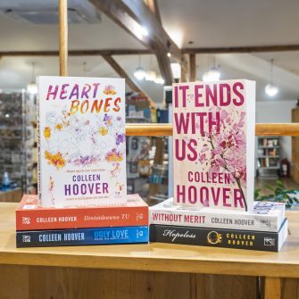 AUTOAREA LUNII: COLLEEN HOOVER | PÂNĂ LA 20% REDUCERE (cărțile în limba română și engleză)