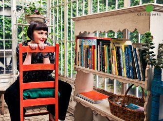 Bibliotecă de scriitor – Carmen Tiderle: „Cred că există ființe, obiecte și cărți. Cărțile sunt și lucruri și ființe în același timp.”