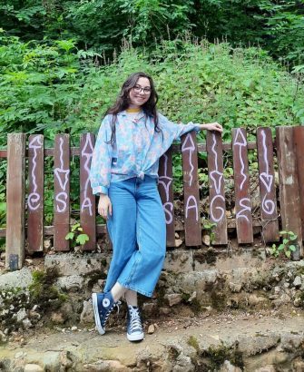 La povești cu Clara El Jisr, ilustratoarea posterului celei de-a treia ediții FestivalYA