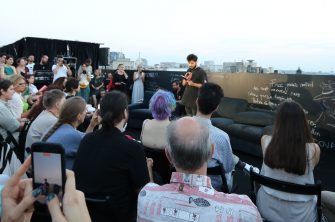 Poetul Ioan Coroamă în dialog cu Karmen Florea – despre poezie, FILIT și „viața cetății”