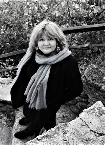 Diana Iepure: „Dacă proza e o ninsoare, abundentă sau lină, poezia e o avalanşă.”