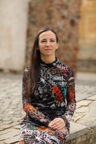 Teodora Coman | „Scrisul e perceput ca un moft, cultura, ca o formă dispensabilă de elitism, plagiatul, un purism intelectual, nu o infracțiune”