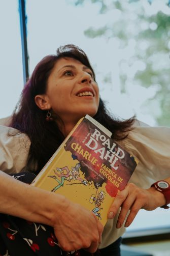 Vera Nacu, regizoare & fondatoare Teatrul 21, mamă | „Ce e cel mai frumos, însă, e faptul că și acum citim împreună, deși ei pot citi singuri”