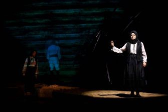 Ateneul Ieșean vine pe scenele din București | Amadeus, Baltagul sau Îmblânzirea scorpiei – printre spectacolele din program