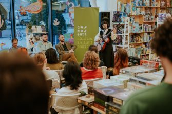 Festivalul de proză scurtă SHORT a adunat sute de cititori la cea de-a doua ediție | patru zile de proză scurtă, cu zeci de scriitori, în patru orașe simultan