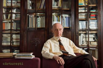 Bibliotecă de scriitor – Constantin Abăluță: „Biblioteca mea a devenit simbolul tripartit al reîncarnării”