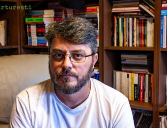 Bibliotecă de scriitor – Mircea Pricăjan:  „Stephen King a pus piatra de temelie a bibliotecii mele”