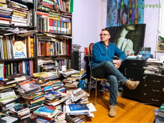 Bibliotecă de scriitor – Robert Șerban: „Biblioteca e ca interiorul unei inimi în care intru de câteva ori pe zi”