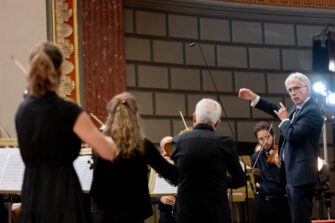 Festivalul Enescu 2025 / „Pentru mine, muzica barocă înseamnă teatru și contrast” – interviu cu Giovanni Antonini