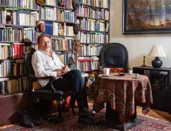 Bibliotecă de scriitor – Attila Bartis:  „Mama mea a citit mai mult într-un an decât am citit eu în toată viața”