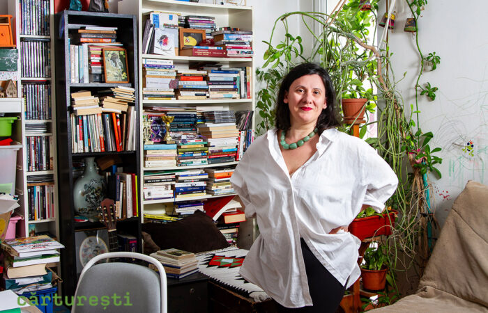 Bibliotecă de scriitor – Elena Vlădăreanu:  „Mi-am petrecut toată viața de liceană în bibliotecă”
