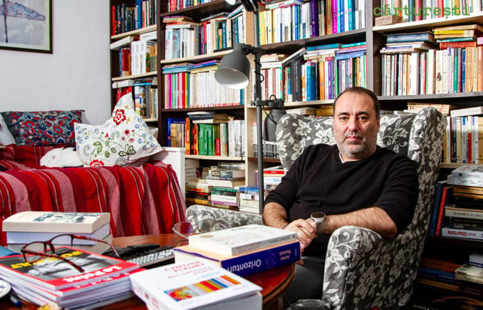 Bibliotecă de scriitor (o revizitare) – Bogdan-Alexandru Stănescu: „Cred că romanul asta și-a dorit întotdeauna, să ofere un contrapunct lumii. Nu s-o copieze”